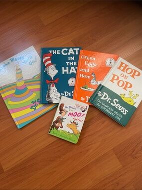 5 Dr. Suess books  bundle